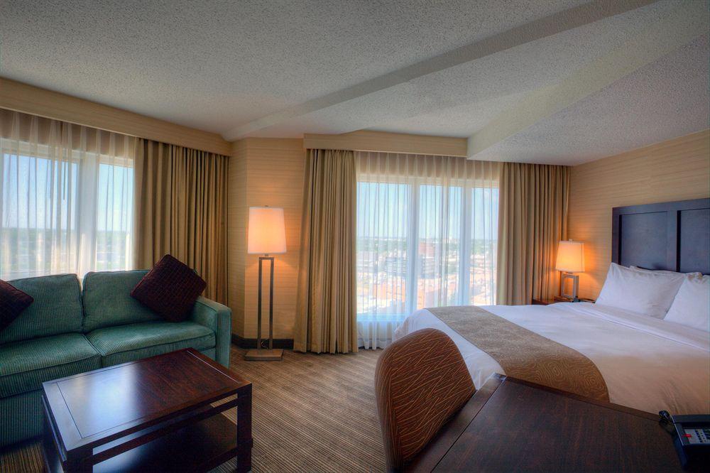 Delta By Marriott Downtown 3*