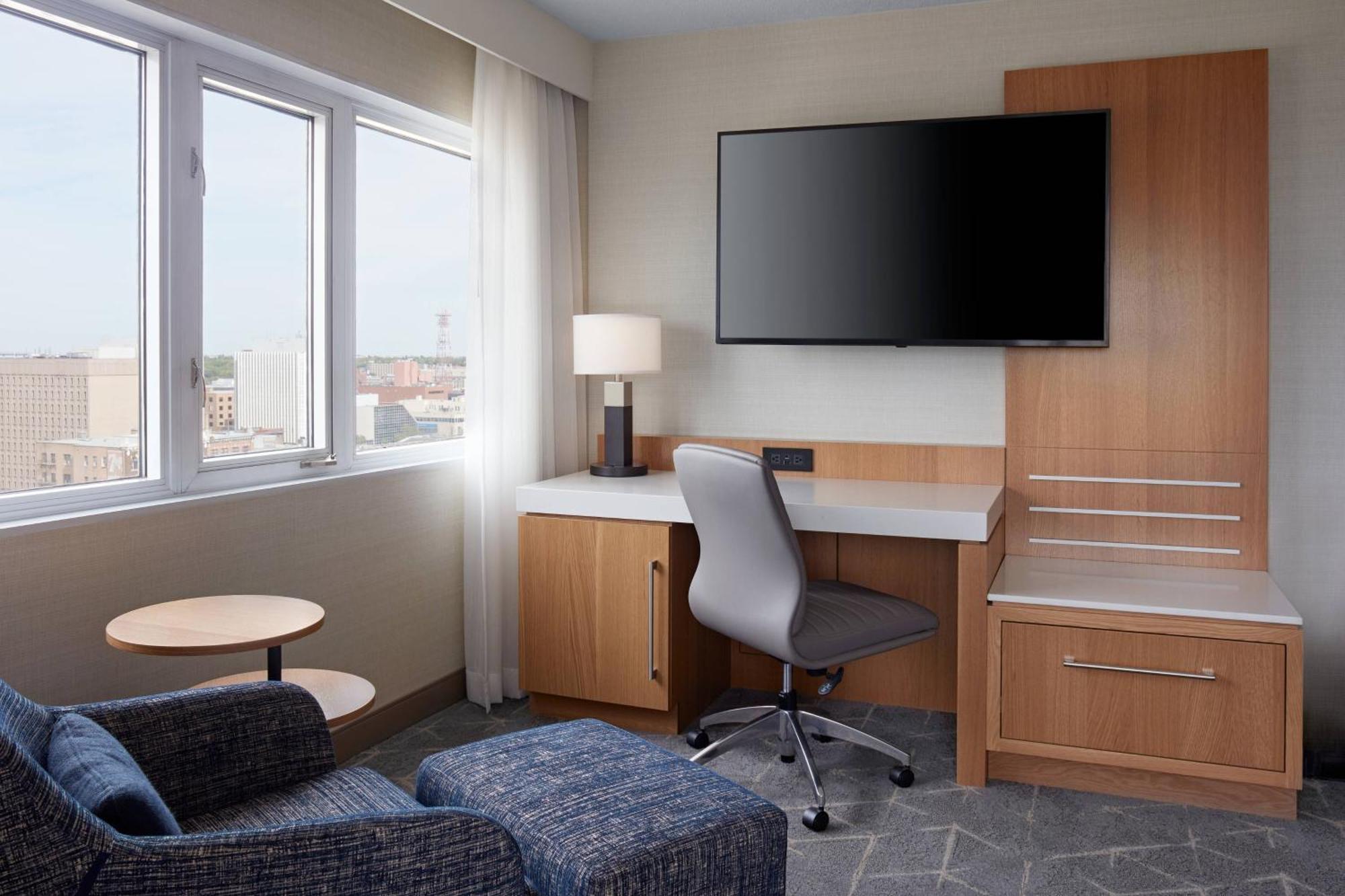 Delta By Marriott Downtown 3*