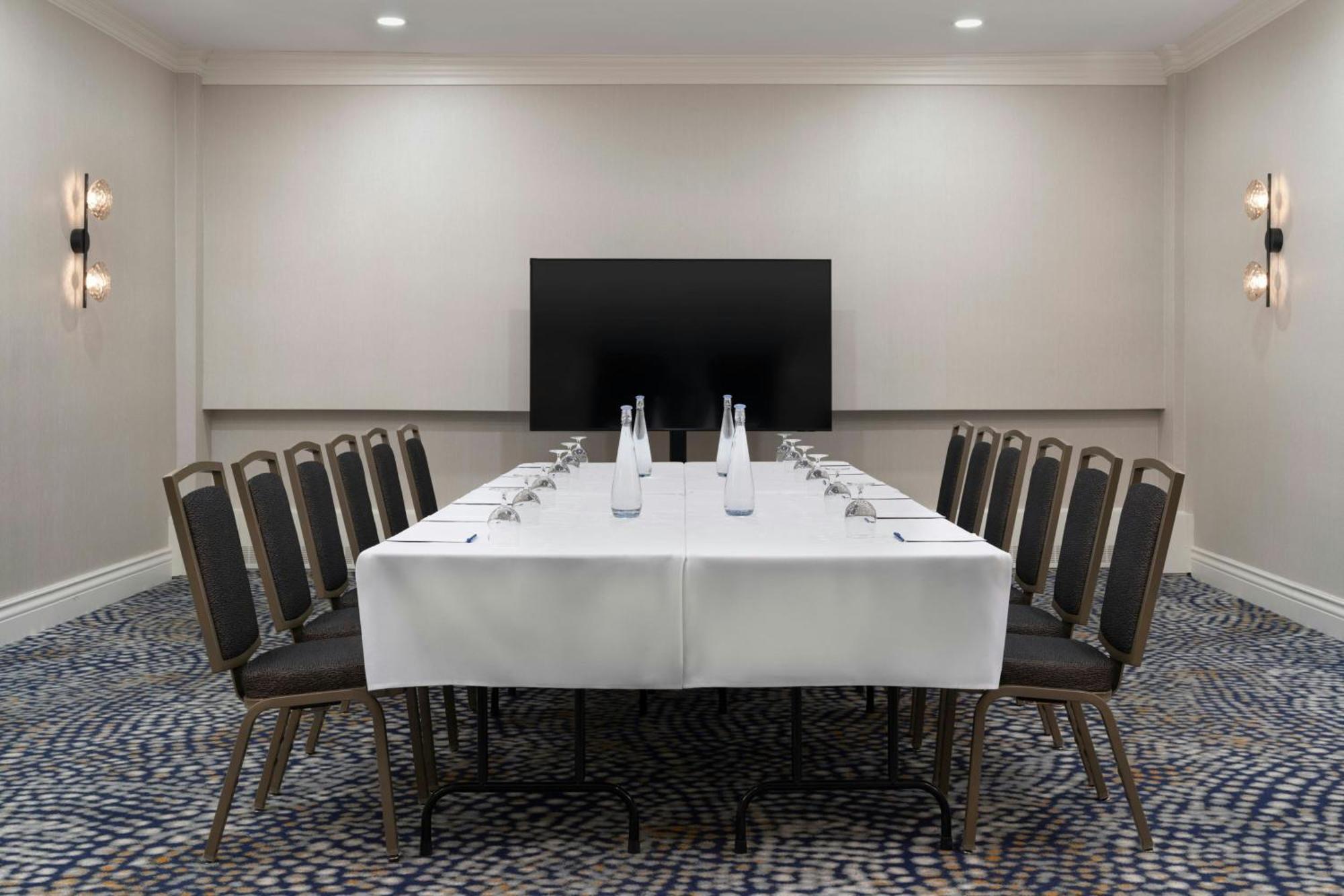 Hotel Delta By Marriott Downtown 3*